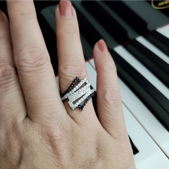 NEW 925 Sterling Silver Ring - Picture 3 of 10